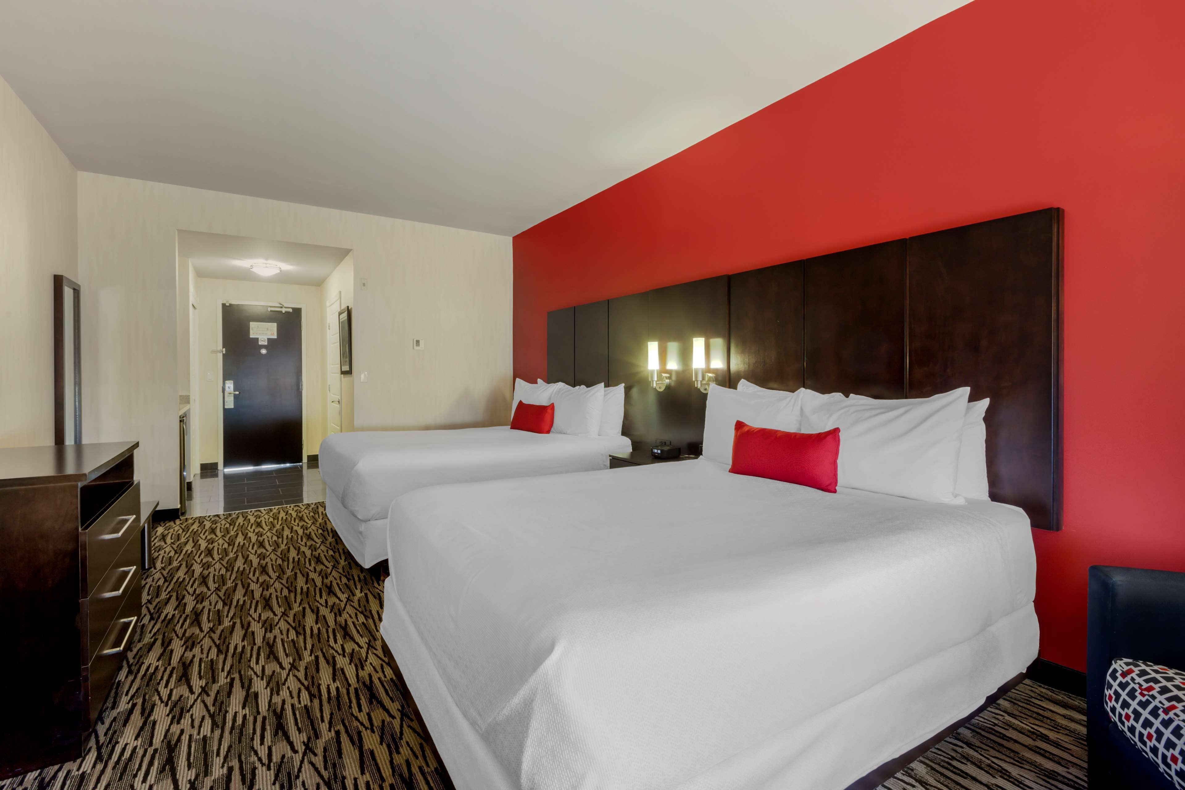 suite, 2 queen beds, non smoking, refrigerator & microwave | hypo-allergenic bedding, in-room safe, desk, laptop workspace