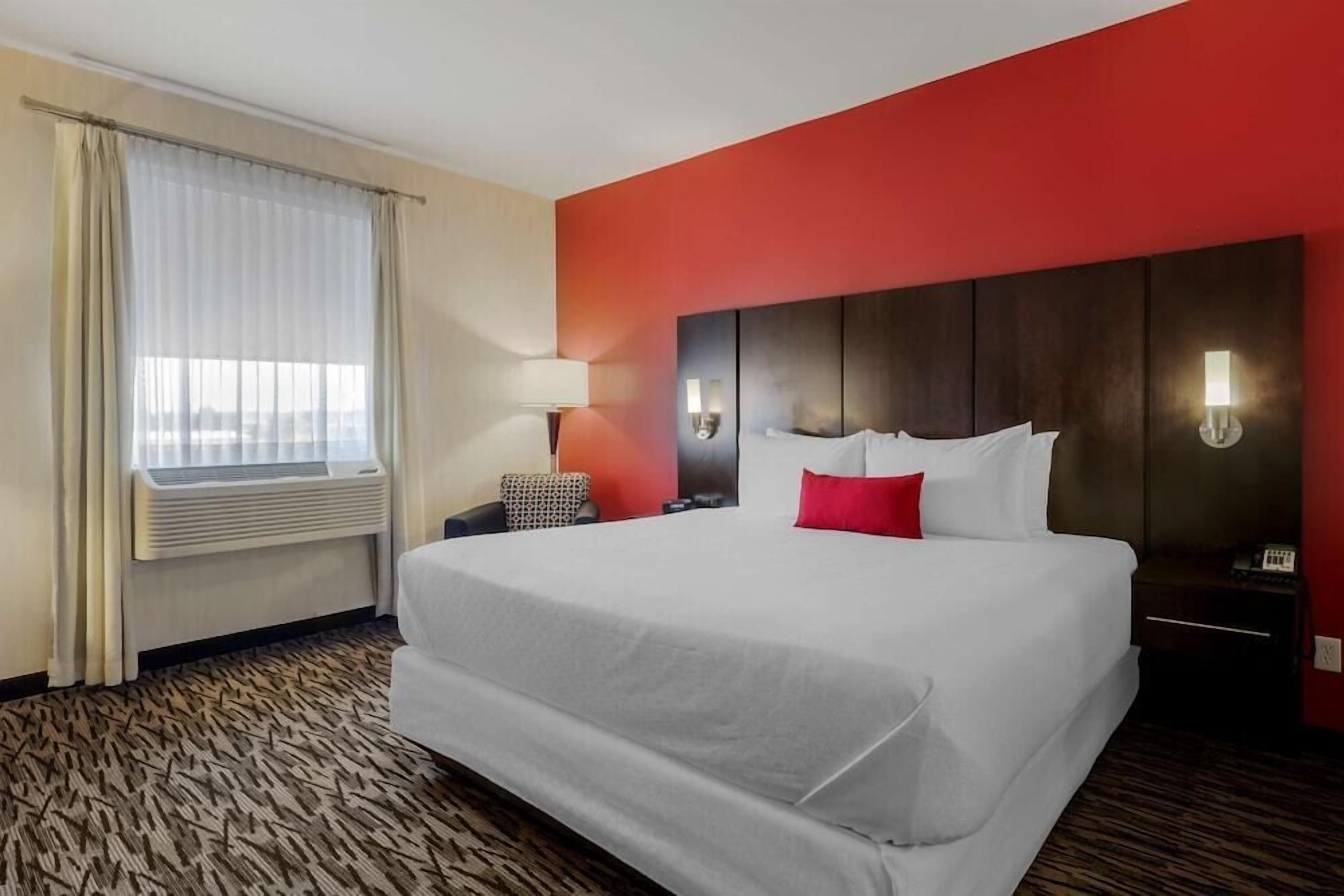Hypo-allergenic bedding, in-room safe, desk, laptop workspace