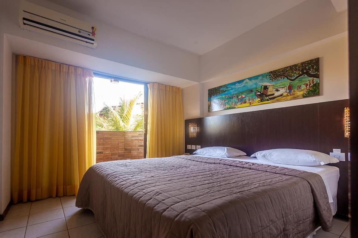 Minibar, soundproofing, WiFi (free), bed sheets