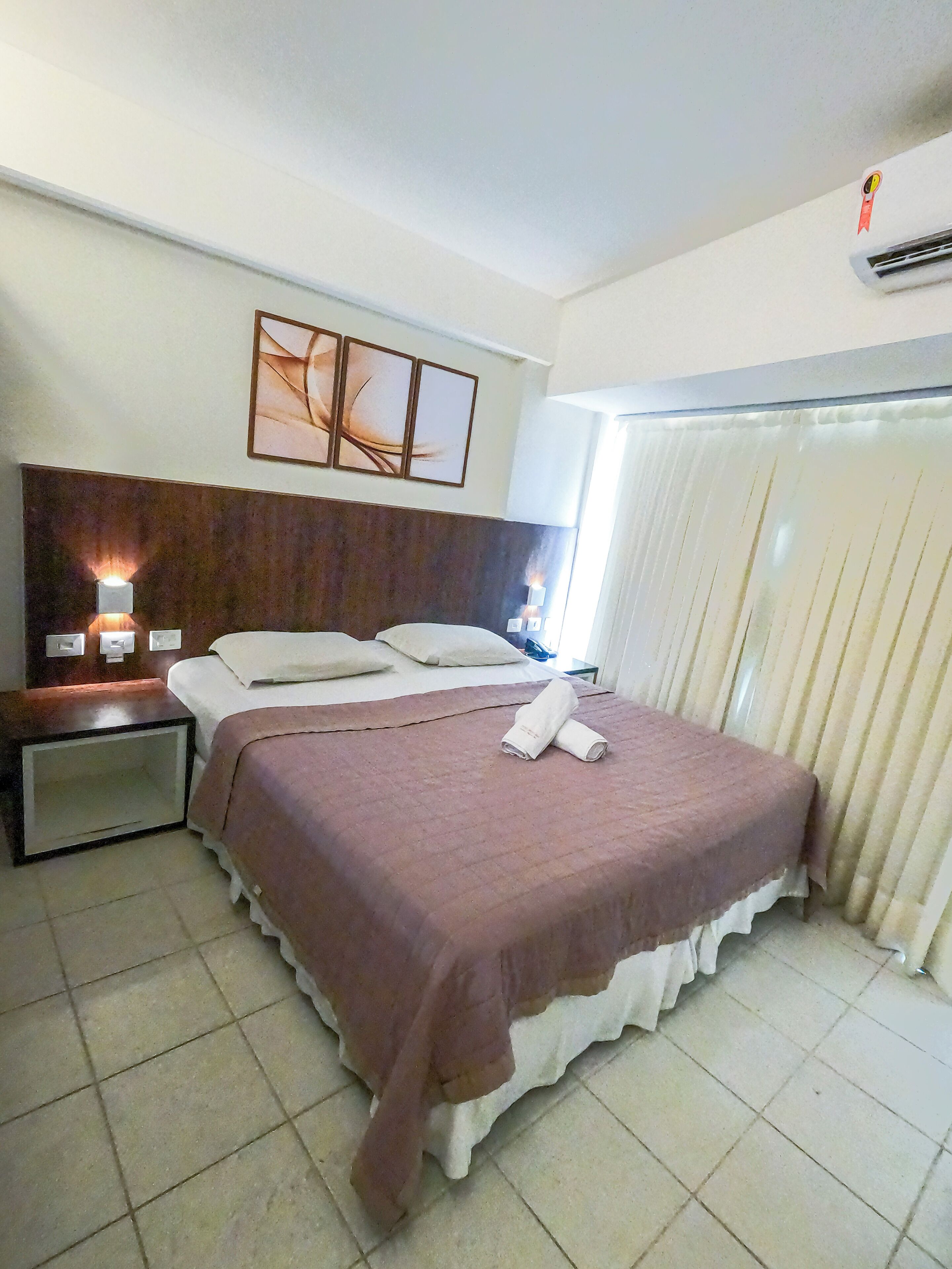 Minibar, soundproofing, free WiFi, bed sheets