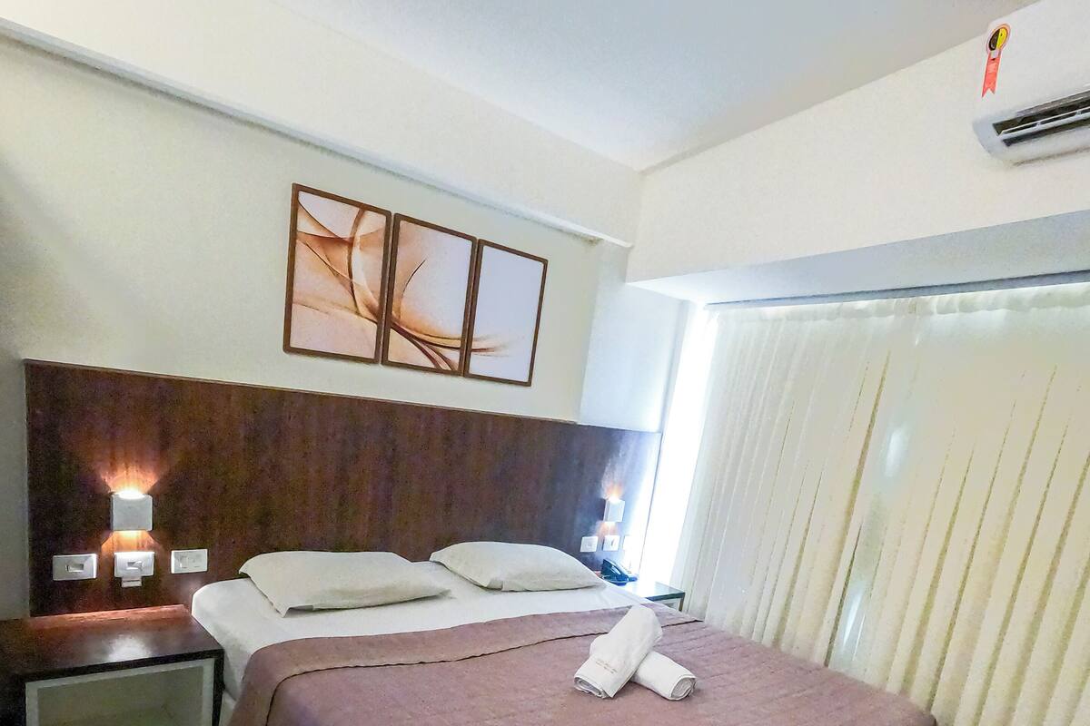 Minibar, sistema de insonorización, wifi gratis y ropa de cama