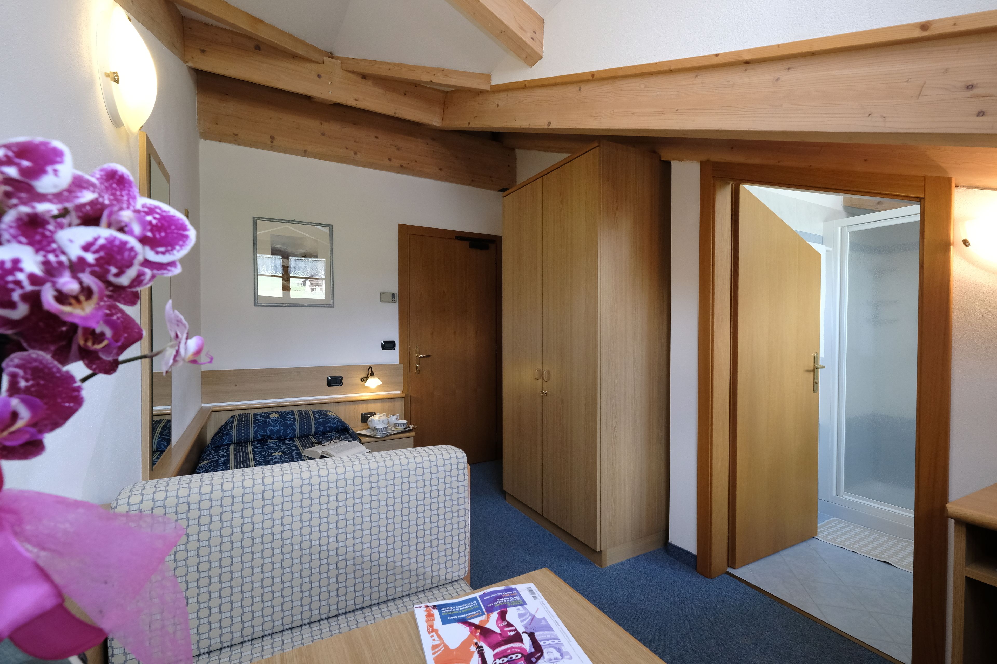 comfort single room | in-room safe, desk, iron/ironing board, free wifi