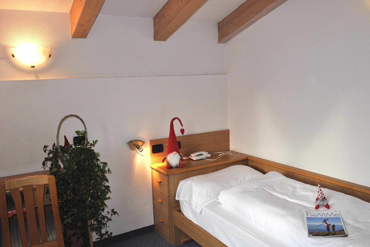 comfort single room | in-room safe, desk, iron/ironing board, free wifi