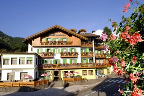 Front of property - Albergo Antico (Predazzo)