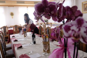 Dinner served - Albergo Antico (Predazzo)