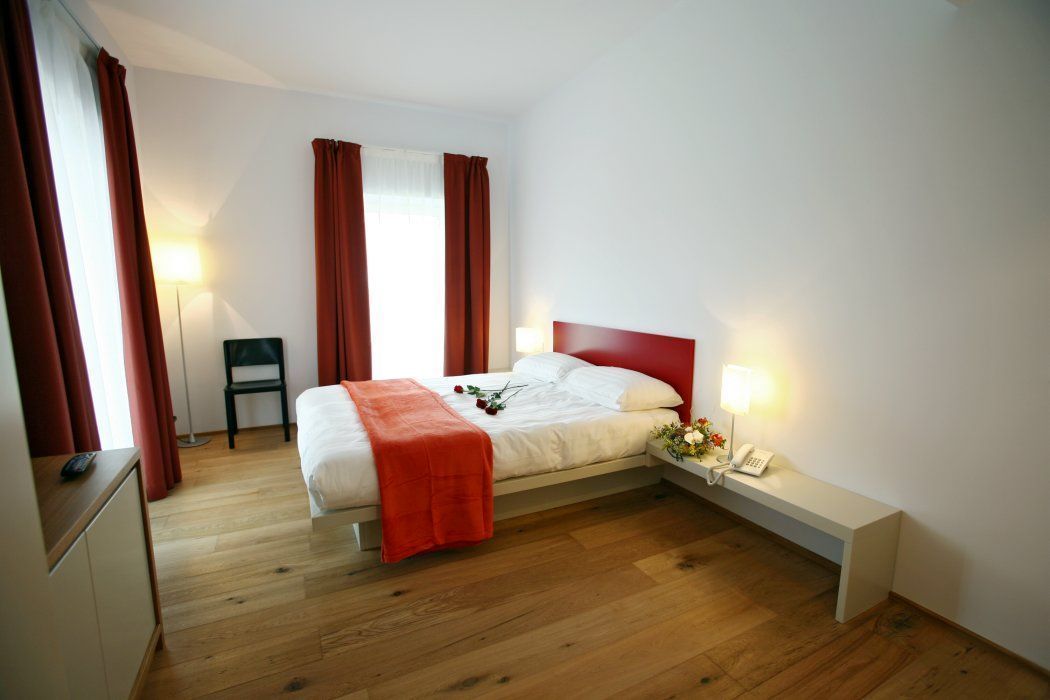 1 bedroom, premium bedding, down duvets, select comfort beds