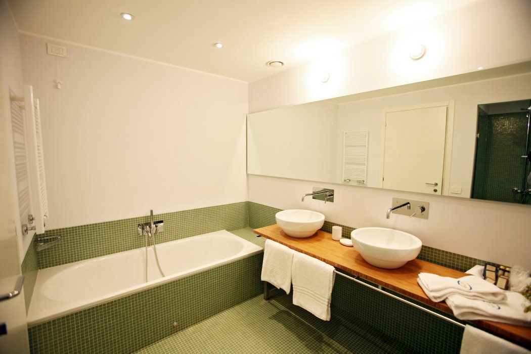 rainfall showerhead, free toiletries, hair dryer, bathrobes