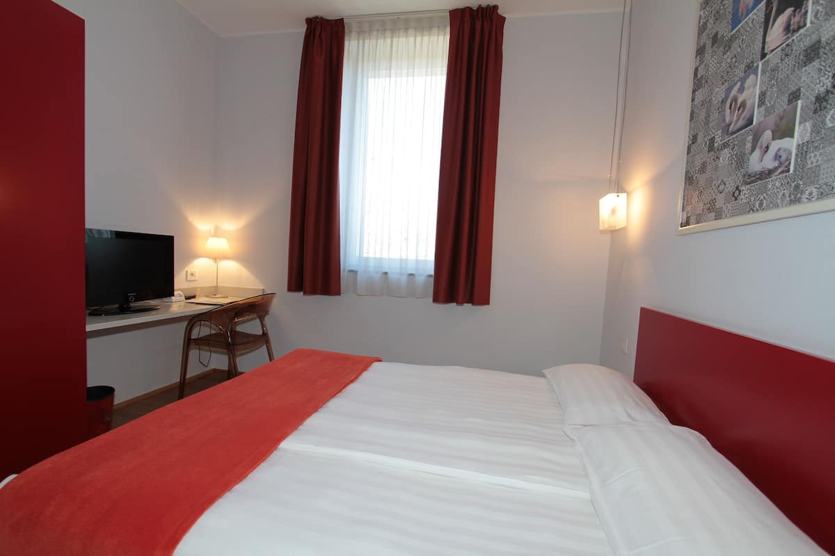 Hochwertige Bettwaren, Daunenbettdecken, Select-Comfort-Betten, Minibar