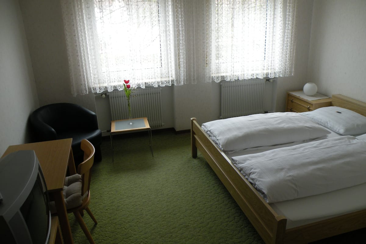 double room, private bathroom | cots/infant beds, rollaway beds, free wifi
