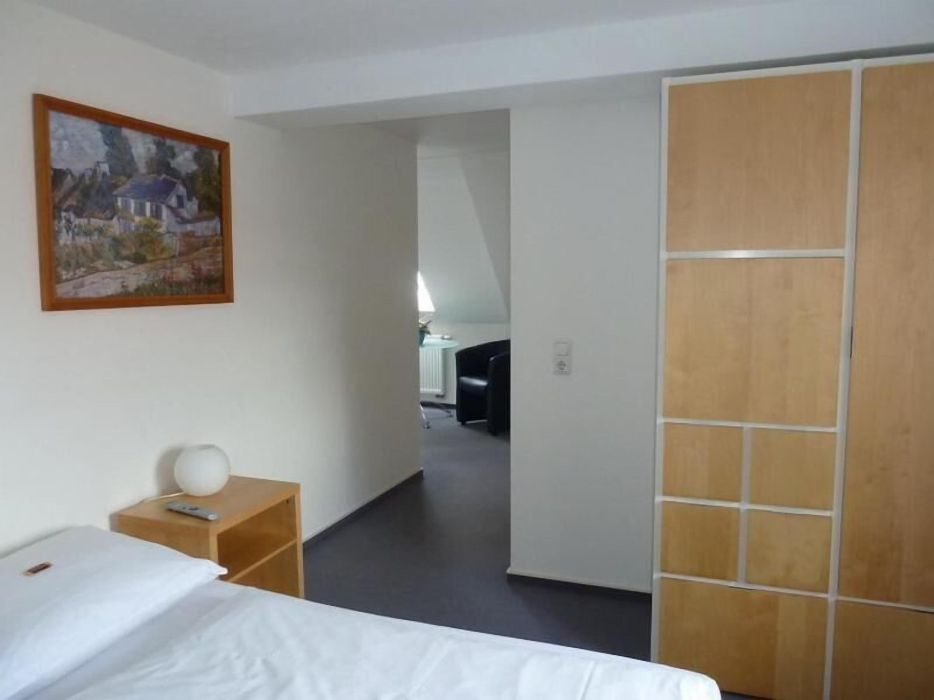 cots/infant beds, rollaway beds, free wifi