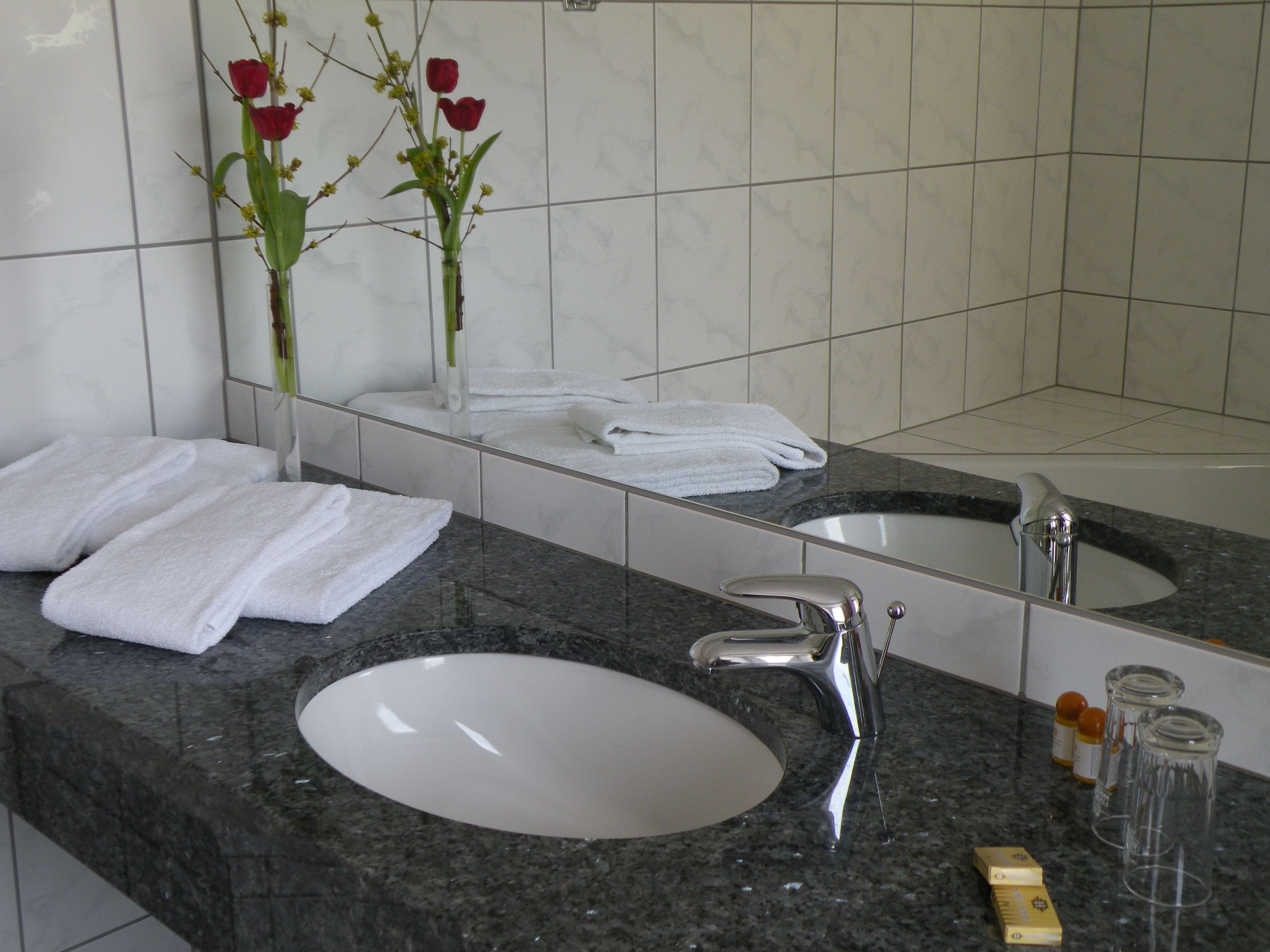 single room, private bathroom | bathroom | combined shower/bathtub, hair dryer, towels