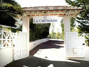 Property entrance - Villa La Chêneraie (Saint-Raphael)