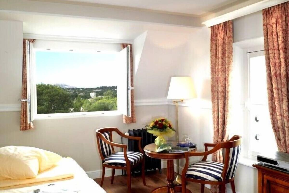 Minibar, in-room safe, individually furnished, blackout curtains