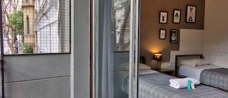 Standard-Zweibettzimmer, Gemeinschaftsbad | Bügeleisen/Bügelbrett, kostenloses WLAN, Bettwäsche