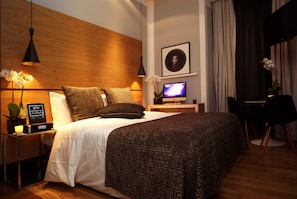 1 bedroom, in-room safe, individually decorated, individually furnished