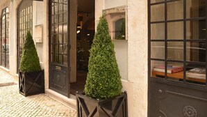 Property entrance - Browns Downtown (Lisbon)