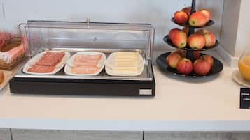 Desayuno continental (EUR 5 por persona)