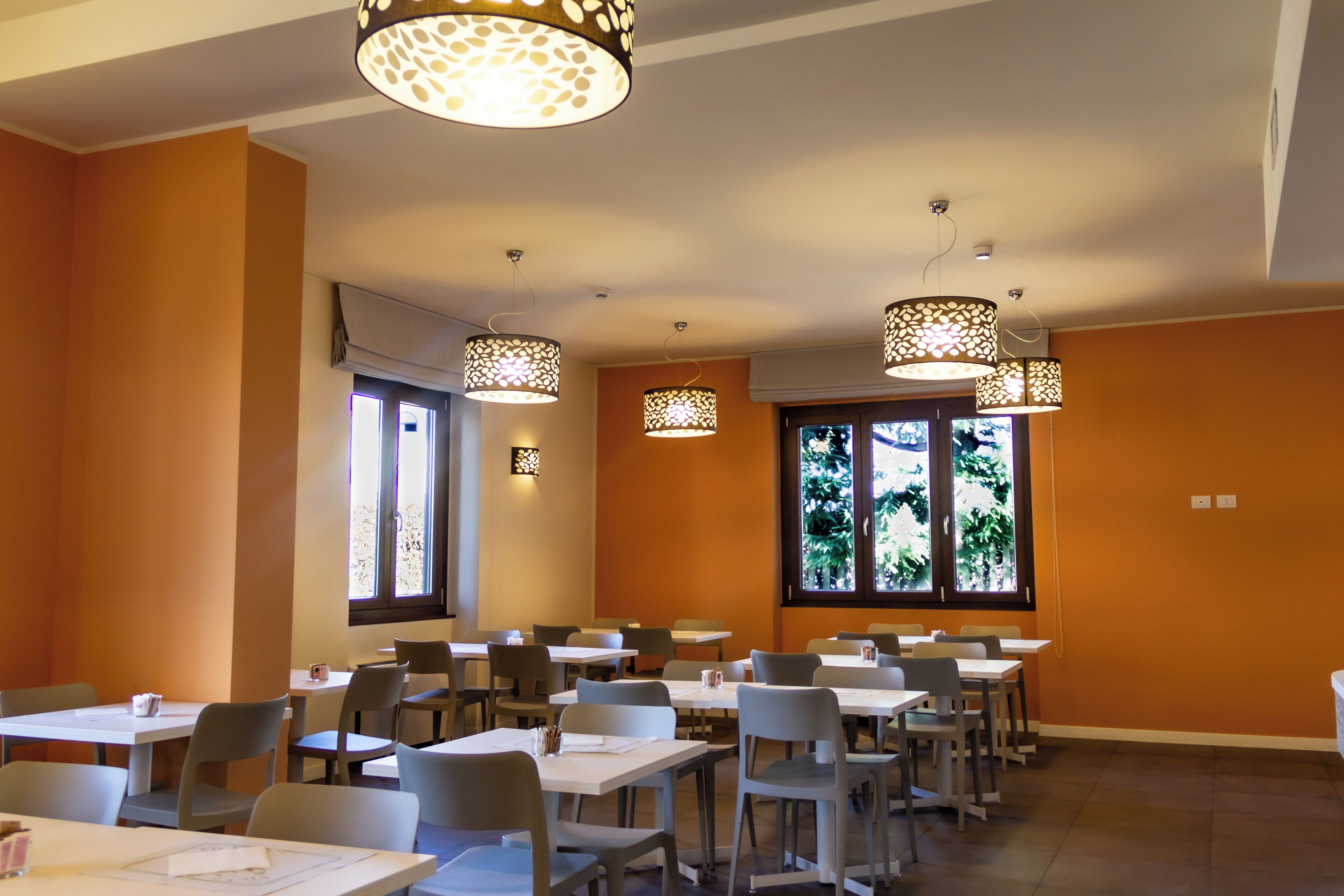 Tägliches kontinentales Frühstück (5 EUR pro Person)