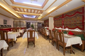 Café da manhã, almoço e jantar