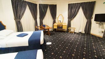 デラックス ダブルルーム | 羽毛の掛け布団、ミニバー、セーフティボックス (室内)、デスク