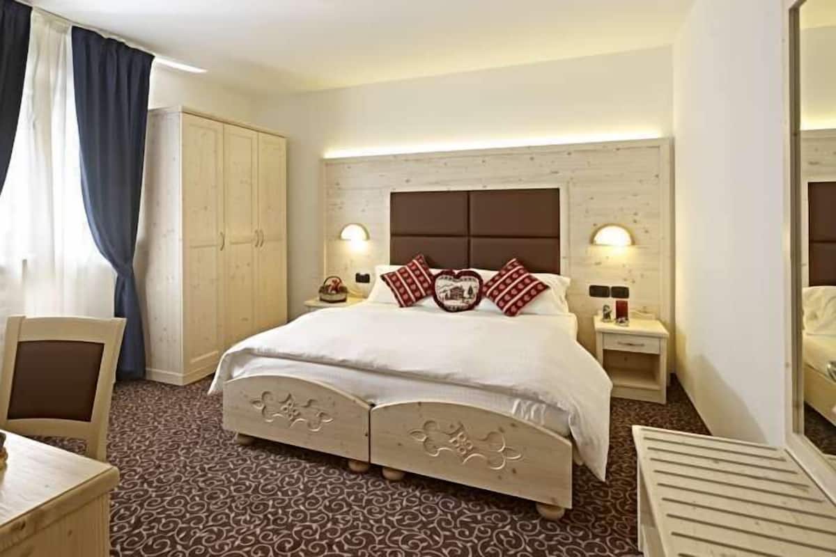 Double or Twin Room | Down comforters, in-room safe, desk, soundproofing