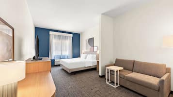 Room, 1 King Bed, Accessible, Bathtub | Living area