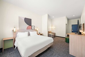 Zimmer, 1 King-Bett, barrierefrei, Badewanne | Wohnbereich | Flachbildfernseher