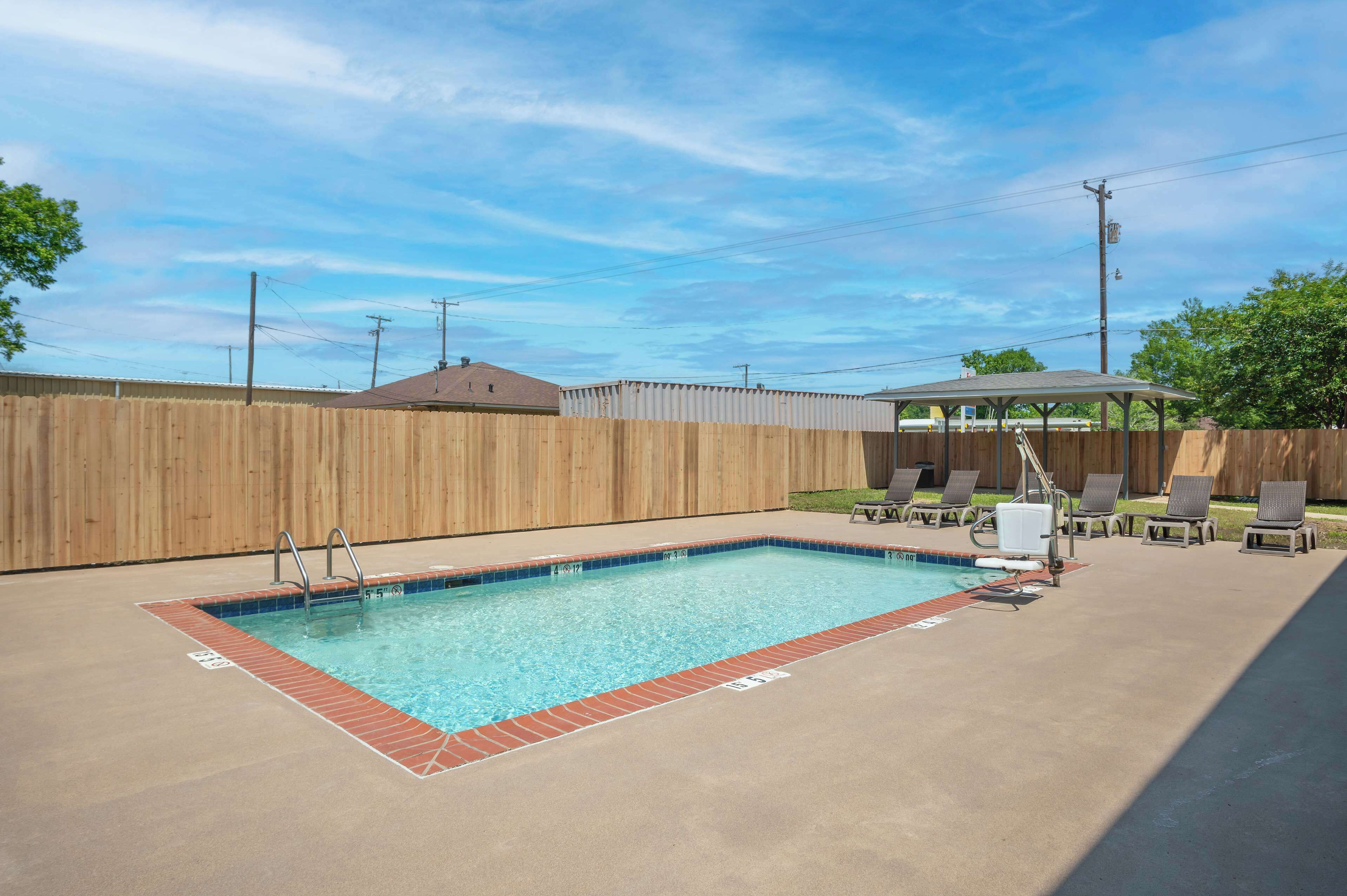 Piscina externa sazonal