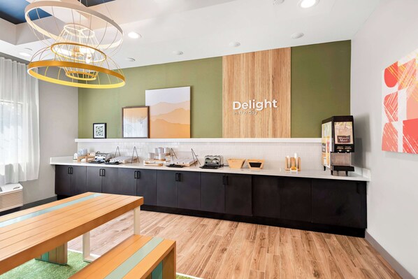 Free daily continental breakfast - Spark by Hilton Mansfield (Mansfield)