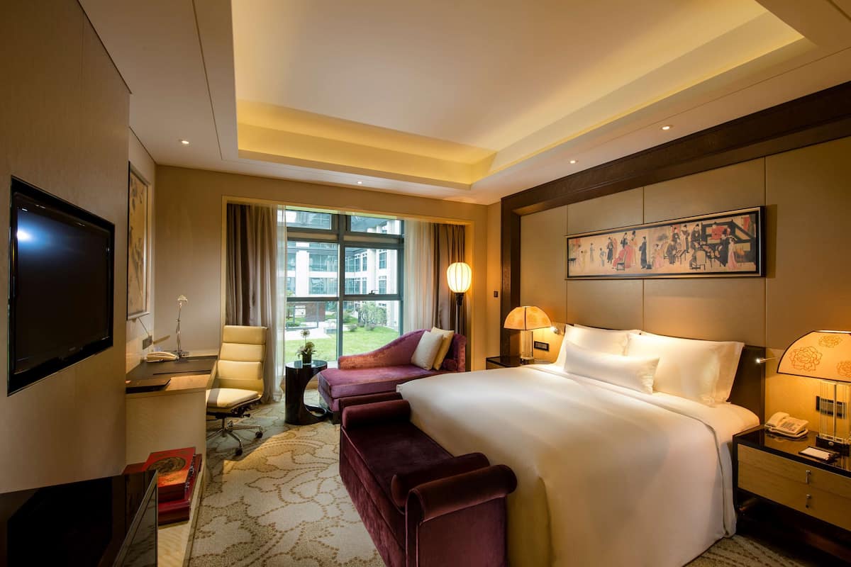 down duvets, minibar, in-room safe, desk