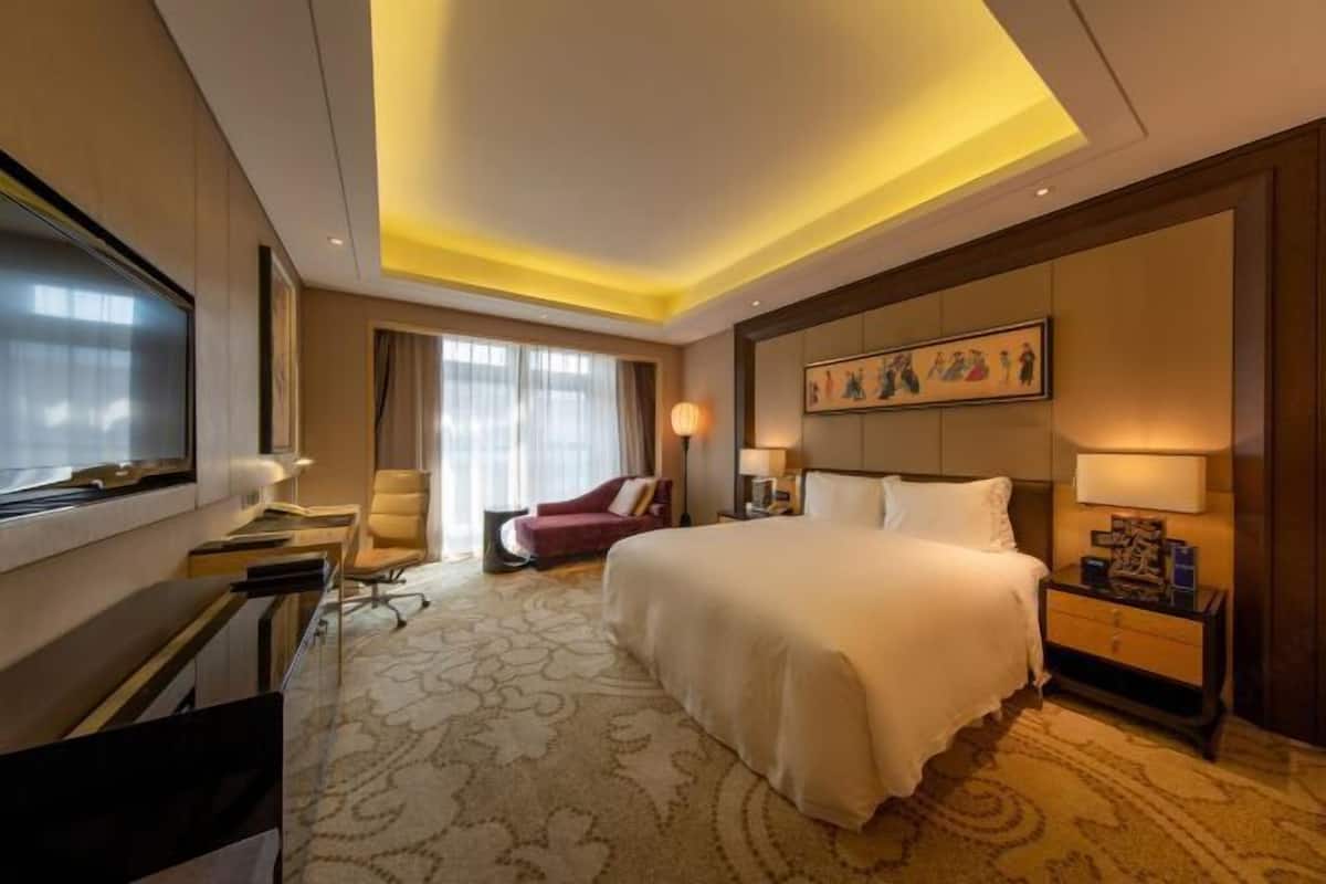 Down duvets, minibar, in-room safe, desk