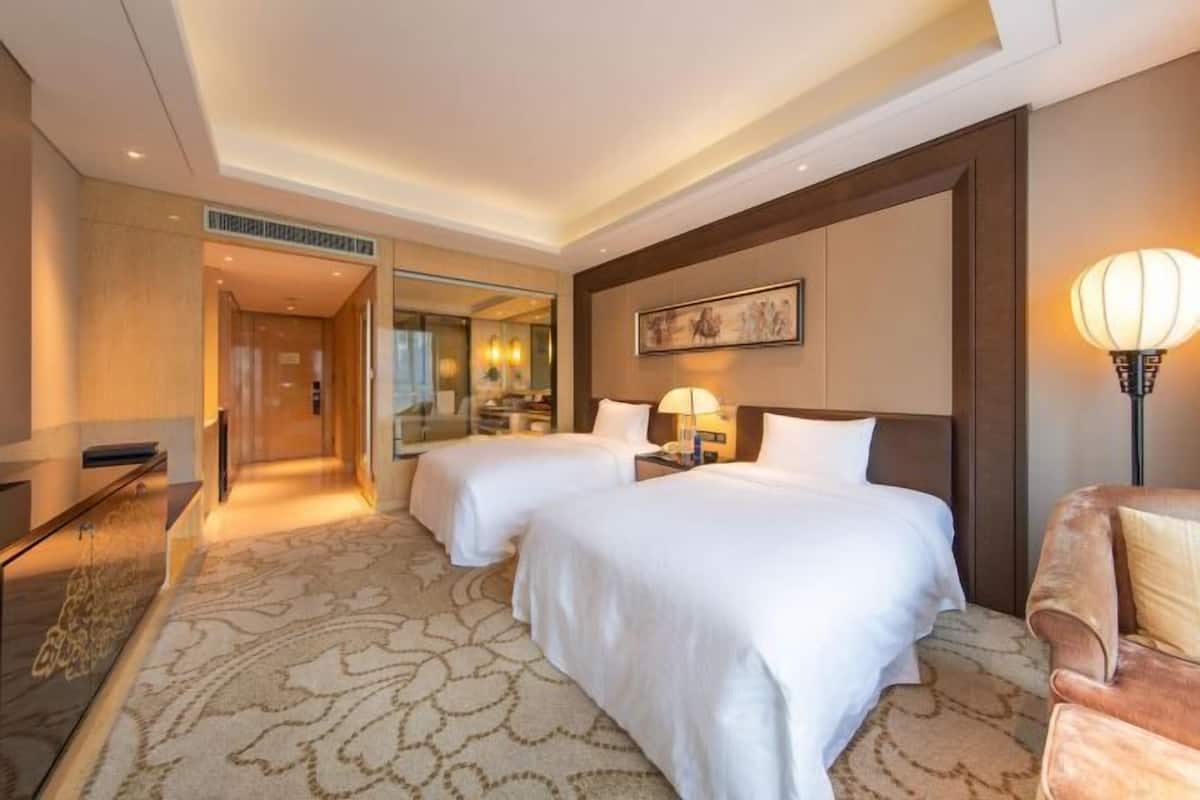 Down duvets, minibar, in-room safe, desk