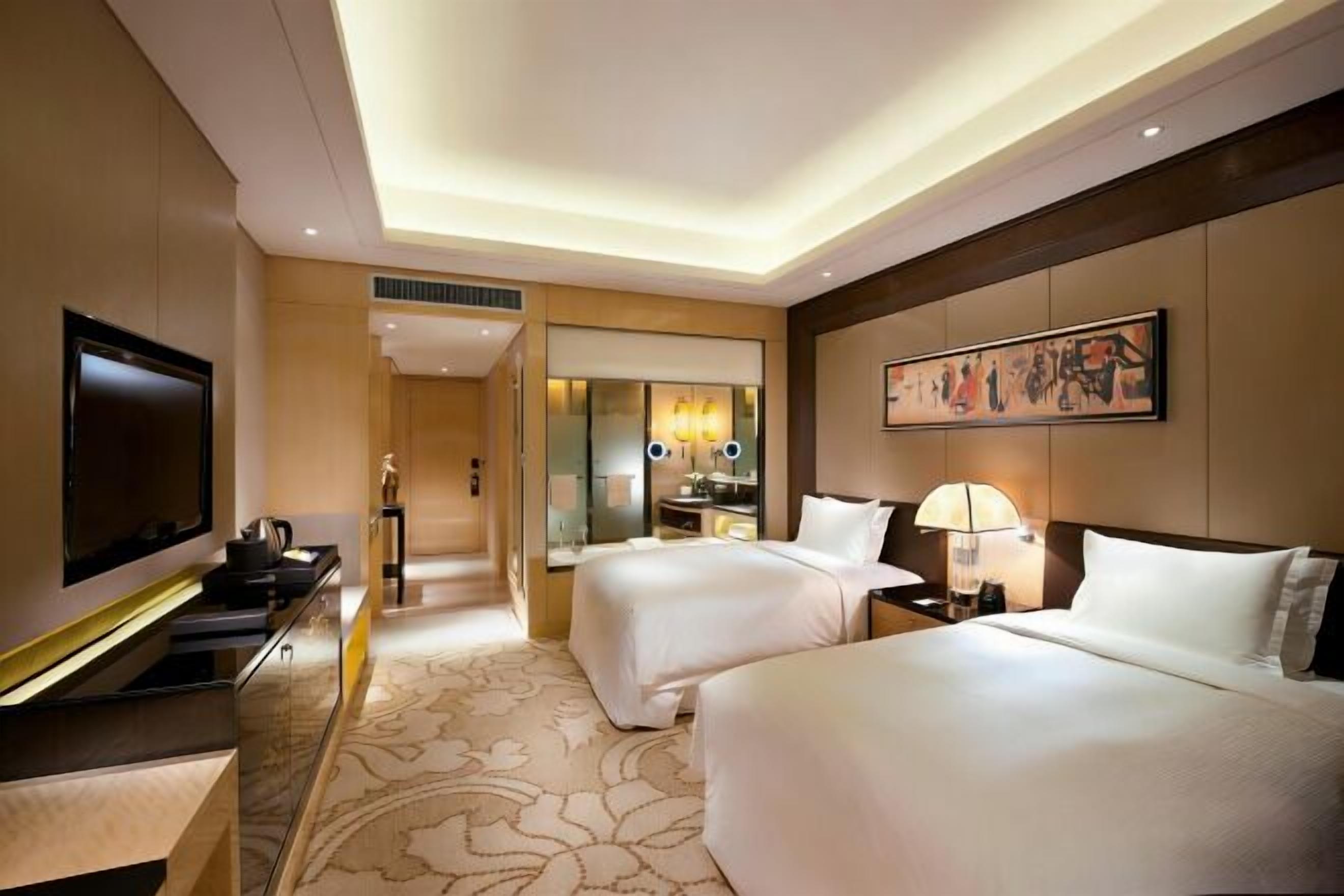 Down duvets, minibar, in-room safe, desk