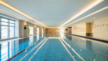 Indendørs pool