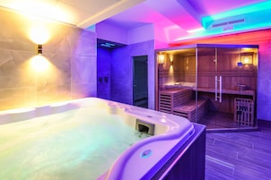 Sauna, hot tub, steam room