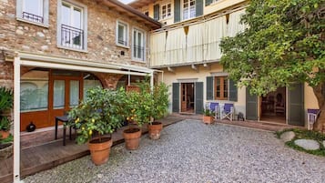 Apartment, 1 Schlafzimmer, Terrasse, Blick auf den Innenhof (Jacuzzi) | Aussenbereich