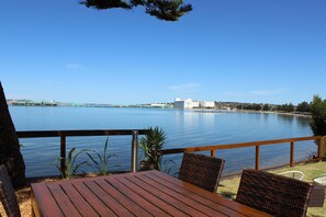 BBQ/picnic area - Bay 10 Accommodation (Port Lincoln)
