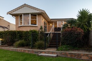 Superior 2 Bedroom, Waterfront Villa | Beach/ocean view - Bay 10 Accommodation (Port Lincoln)