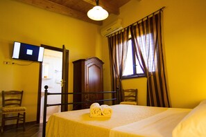 Apartamento estándar, cocina | Cunas o camas infantiles (de pago), wifi gratis, ropa de cama