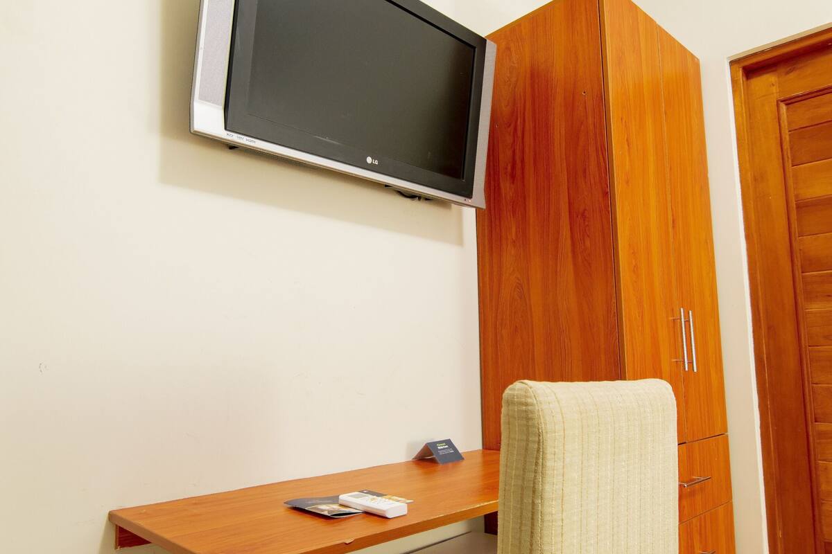 Estandar Simple | เตียง Select Comfort, ตู้นิรภัยในห้องพัก, โต๊ะทำงาน, Wi-Fi ฟรี