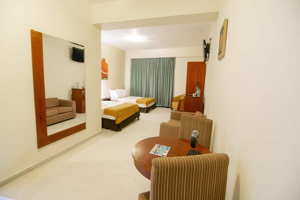 ห้องซูพีเรียทวิน | เตียง Select Comfort, ตู้นิรภัยในห้องพัก, โต๊ะทำงาน, Wi-Fi ฟรี