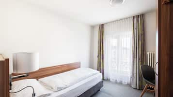 SMALL SINGLE ROOM | Premium bedding, in-room safe, desk, soundproofing