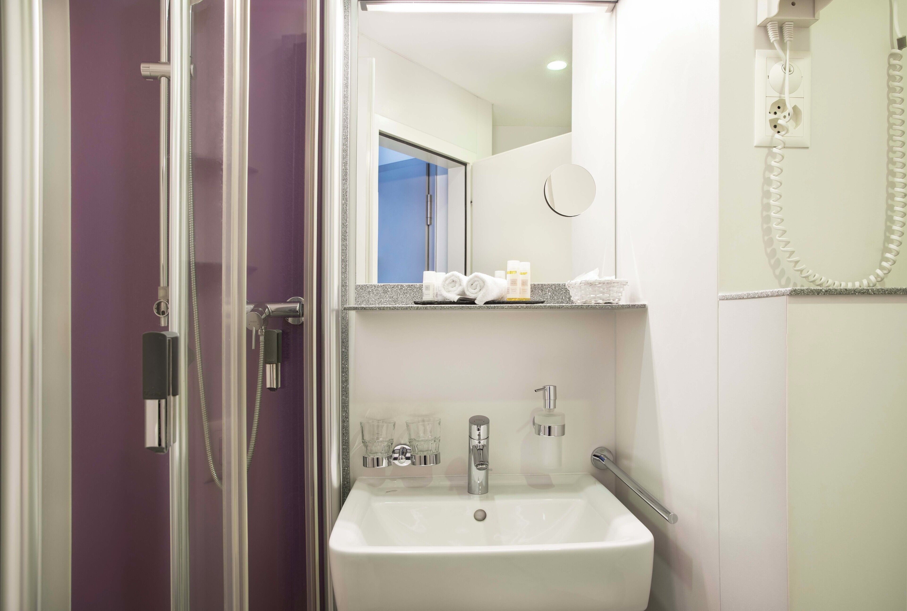 medium double room | bathroom | shower, hair dryer, towels