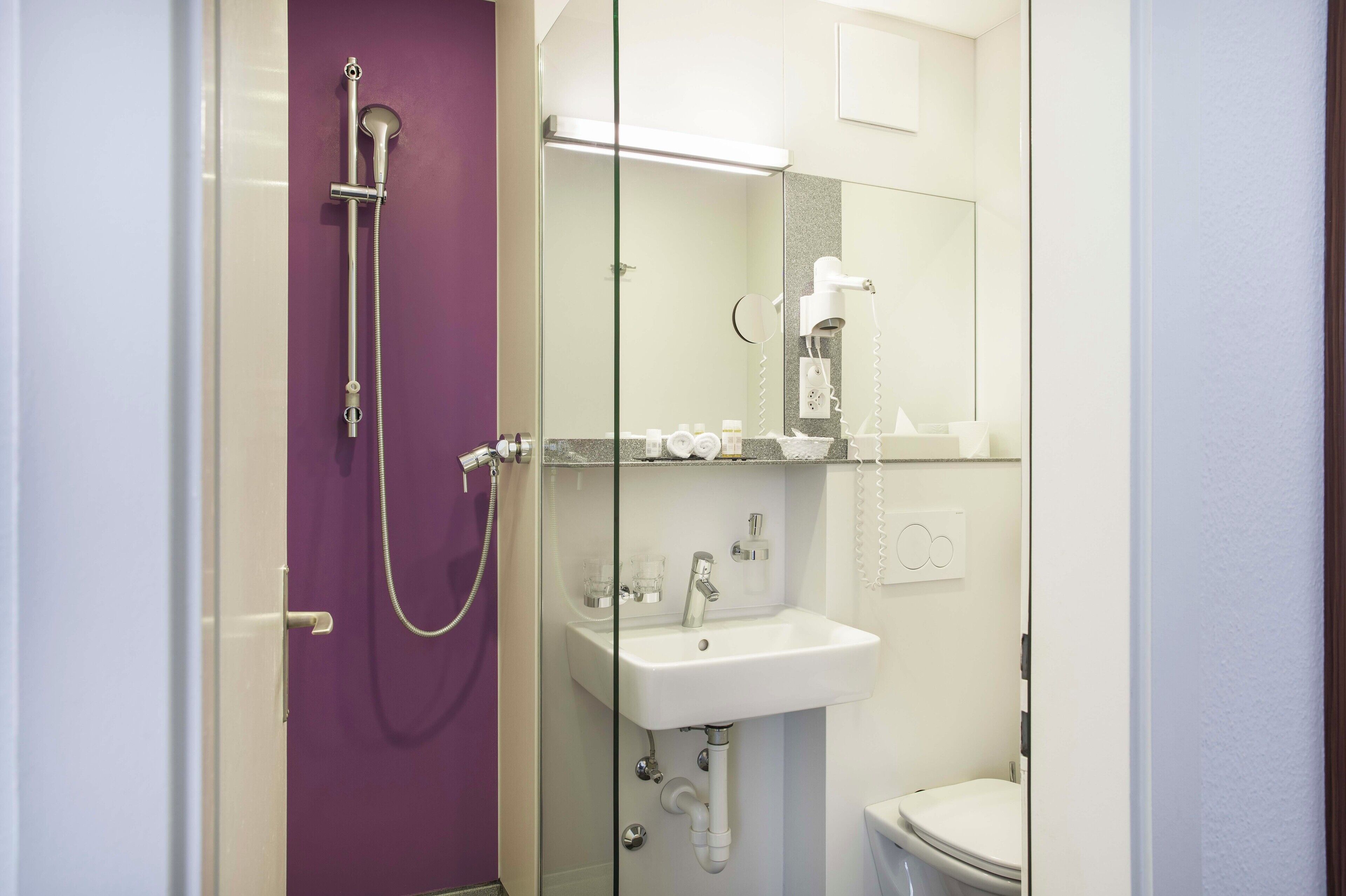 large double room | bathroom | shower, hair dryer, towels