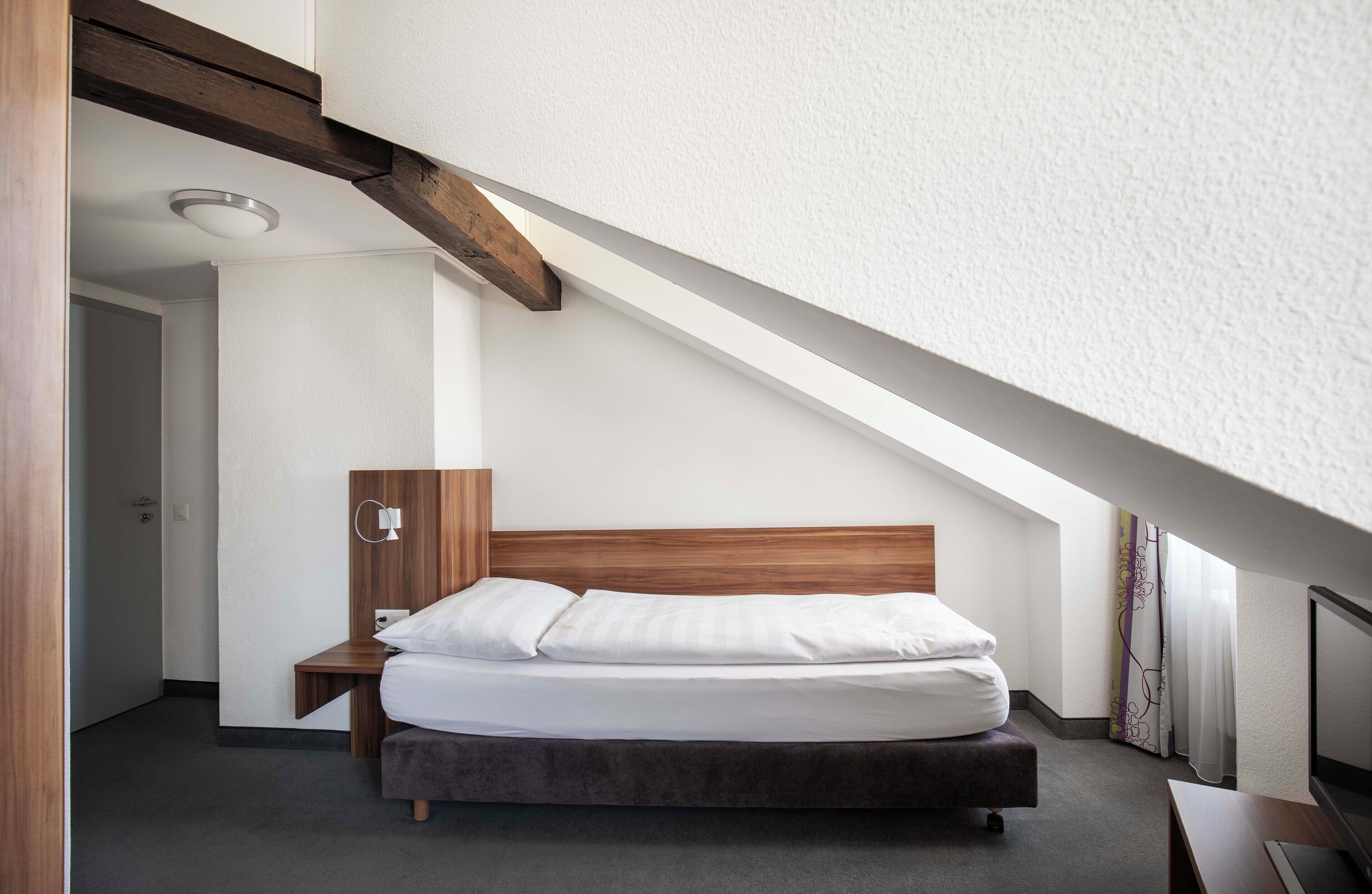 single attic | premium bedding, in-room safe, desk, soundproofing