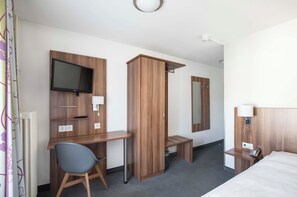SMALL SINGLE ROOM | Hochwertige Bettwaren, Zimmersafe, Schreibtisch, schallisolierte Zimmer