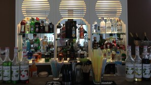 Poolside bar - Les Jardins de Villa Maroc (Ounagha)