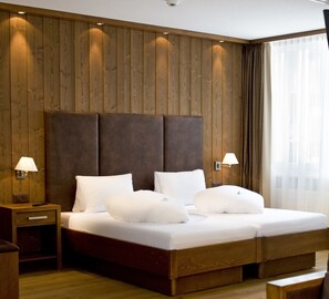 Habitación familiar | Caja de seguridad en la habitación, escritorio y wifi gratis