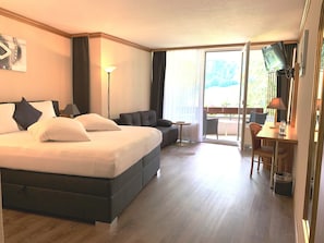 Quarto triplo | Cofres nos quartos, escrivaninha, Wi-Fi de cortesia, roupa de cama