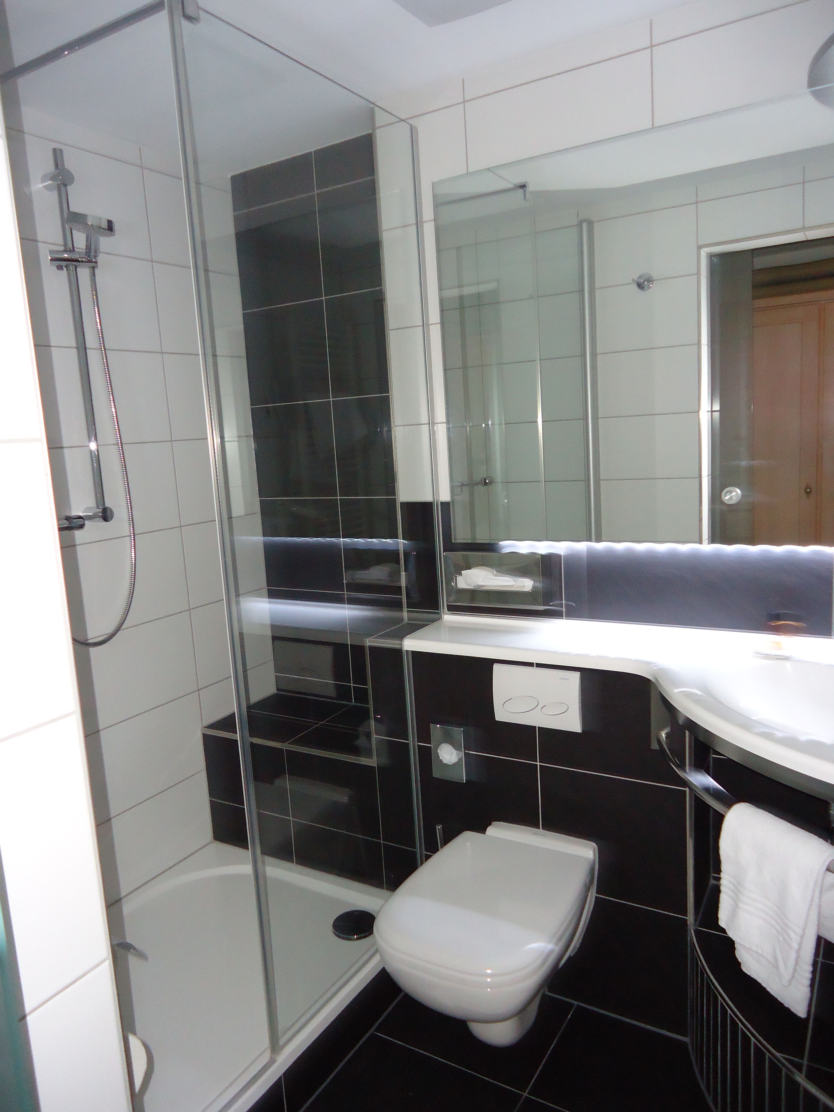 superior double room | 1 bedroom, in-room safe, desk, free wifi
